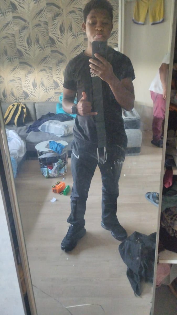 Profil von Azan